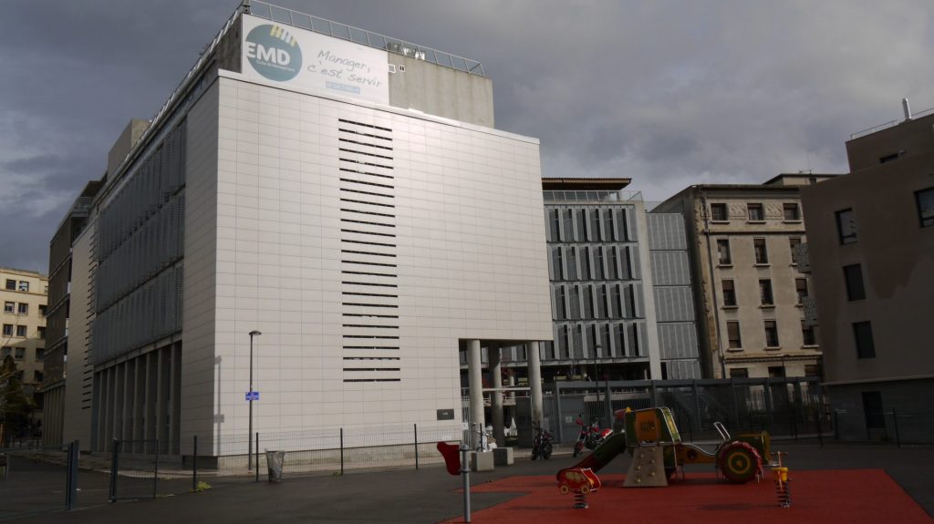 L’école de commerce préférée de la droite est proche de l’Opus Dei
